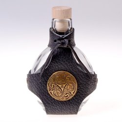 Glas hip flask with Celtic mount
