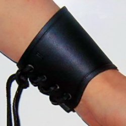 Short leather arm guard