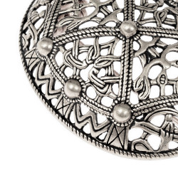 Oval brooch - detail