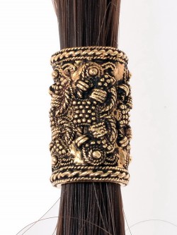 Viking beard bead - In use