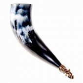 Drinking horn with bronze terminal
