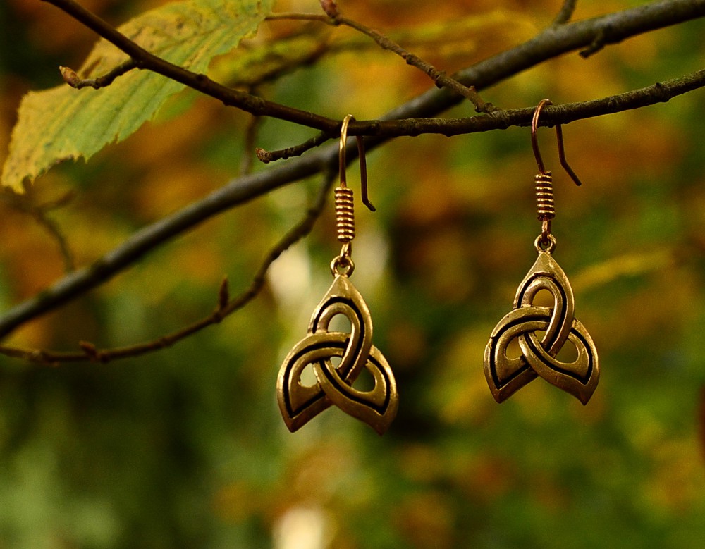 Celtic earring with Triquetra Knot
