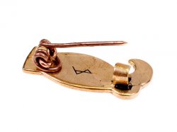 Bird brooch replica in nature