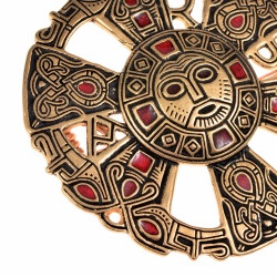 Limons disc brooch - detail