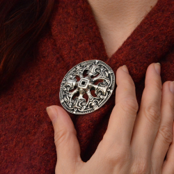 Viking disc brooch in use