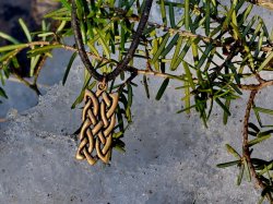 Amulett mit keltischem Knoten