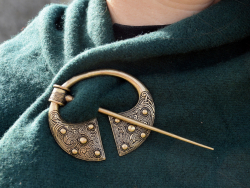 Ballyspellan Fibel am Mantel