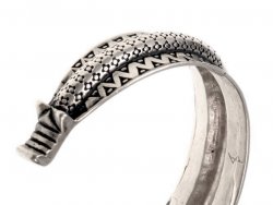 Viking bangle replica - detail