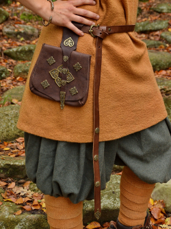 Wikinger-Tasche Birka am Gewand
