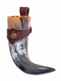 Trinkhorn mit geprgtem Halter 