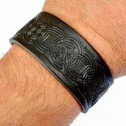 Leather Wristband in 3 cm - Knot work