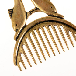 Roman dolphin comb - detail