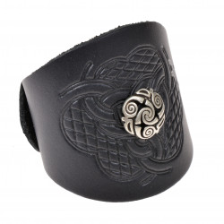 Wristband with Celtic mount