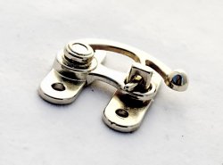 Hook clasp - side