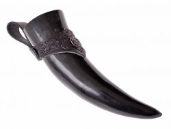 Trinkhornhalter mit Prgung