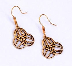 Earrings with Celtic triquetra