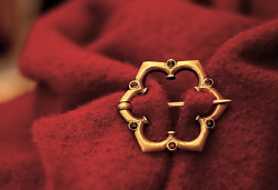 Medieval annular brooch in use