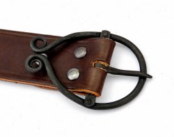 Grtel mit geschmiedeter Schnalle