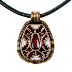 Almandine amulet with cloisonne