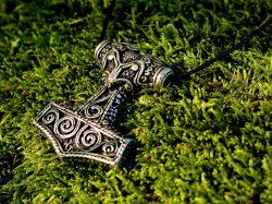 Wikinger Mjlnir in der Natur