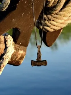 Der Mjlnir von Lby aus Eisen