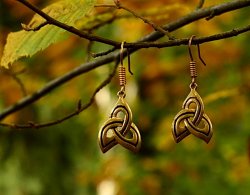 Earring celtic Triad