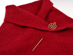 In use as a dress pin