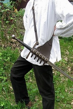 Sword hanger on the shoulder