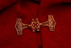 Thor's Hammer clasp in use