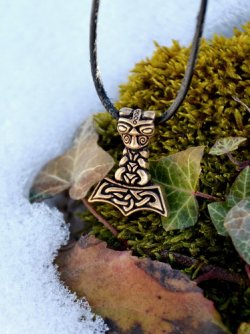 Thor's hammer pendant