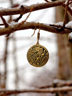 Ear ring with Viking motif