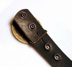 Press-studs on belt strap
